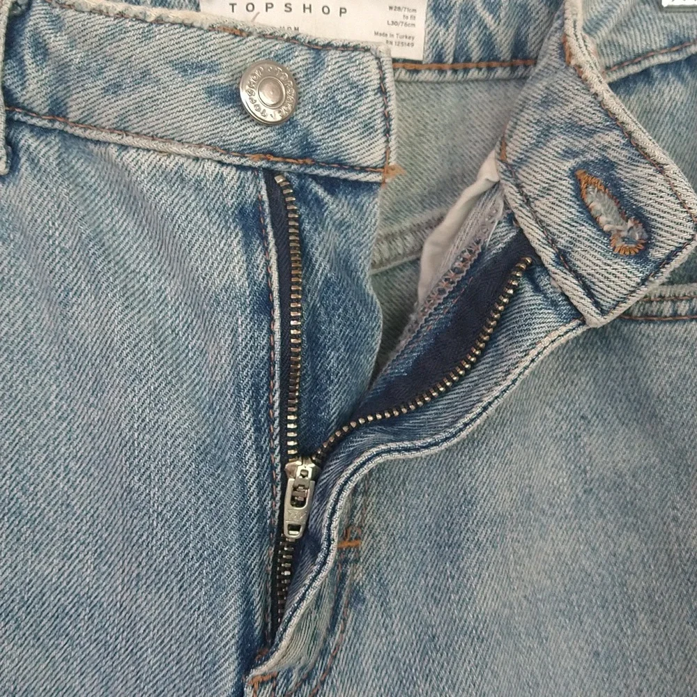 Top Shop distressed knee mom jeans size 28
